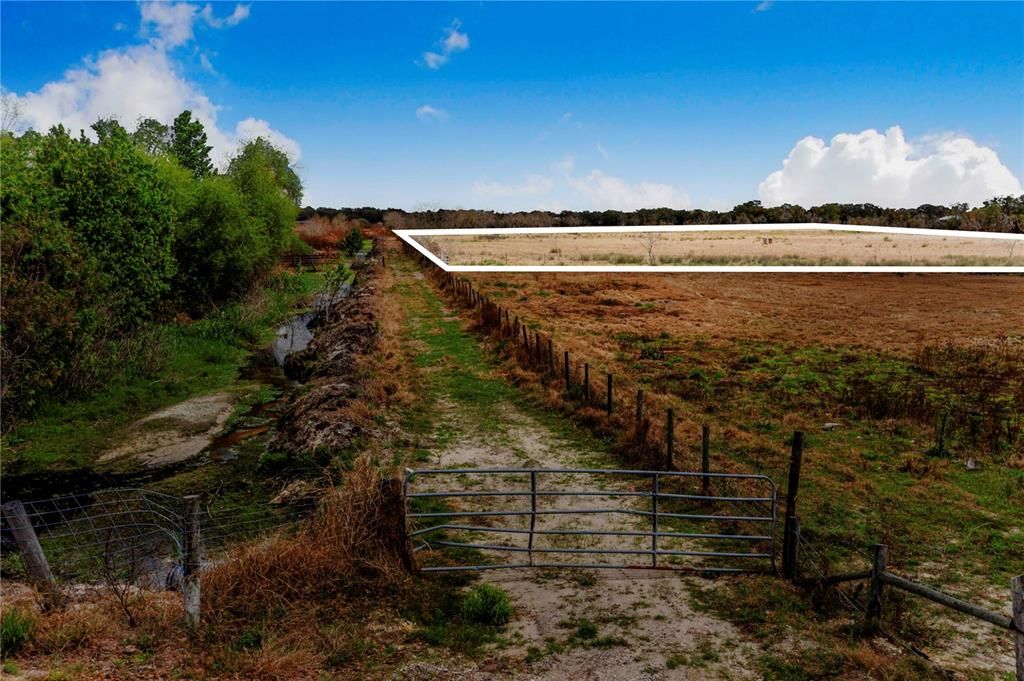 На продажу: $1,100,000 (52.52 acres)