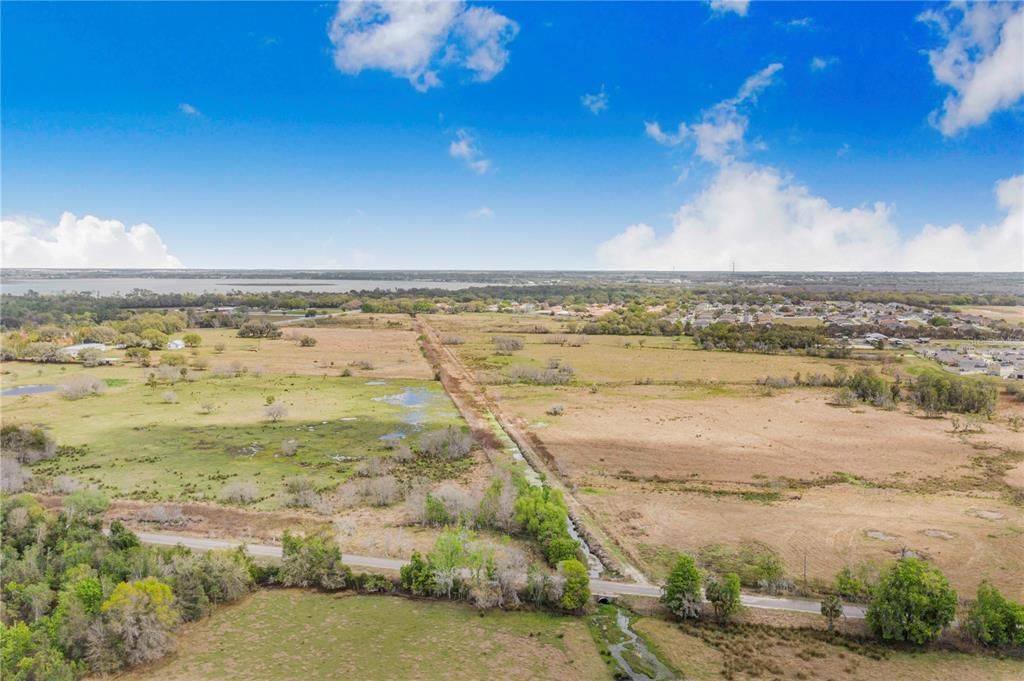 На продажу: $1,100,000 (52.52 acres)