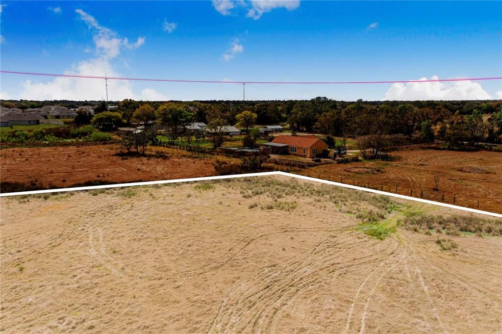 На продажу: $1,100,000 (52.52 acres)