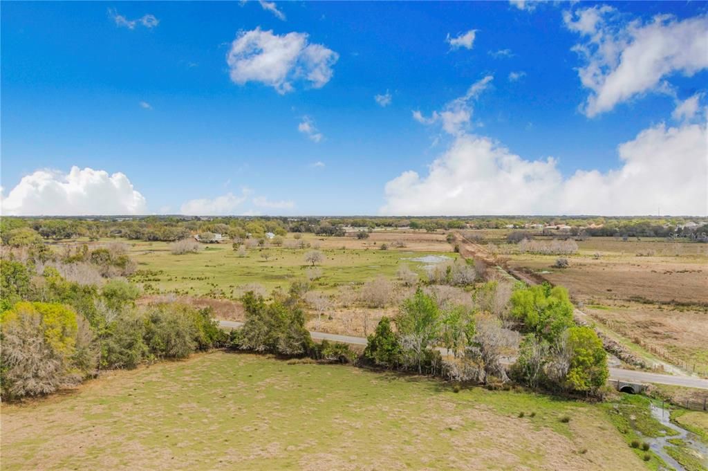 На продажу: $1,100,000 (52.52 acres)