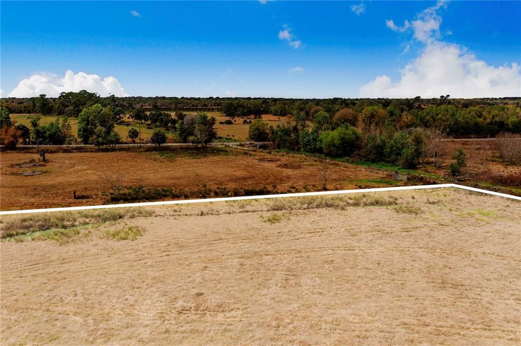 На продажу: $1,100,000 (52.52 acres)