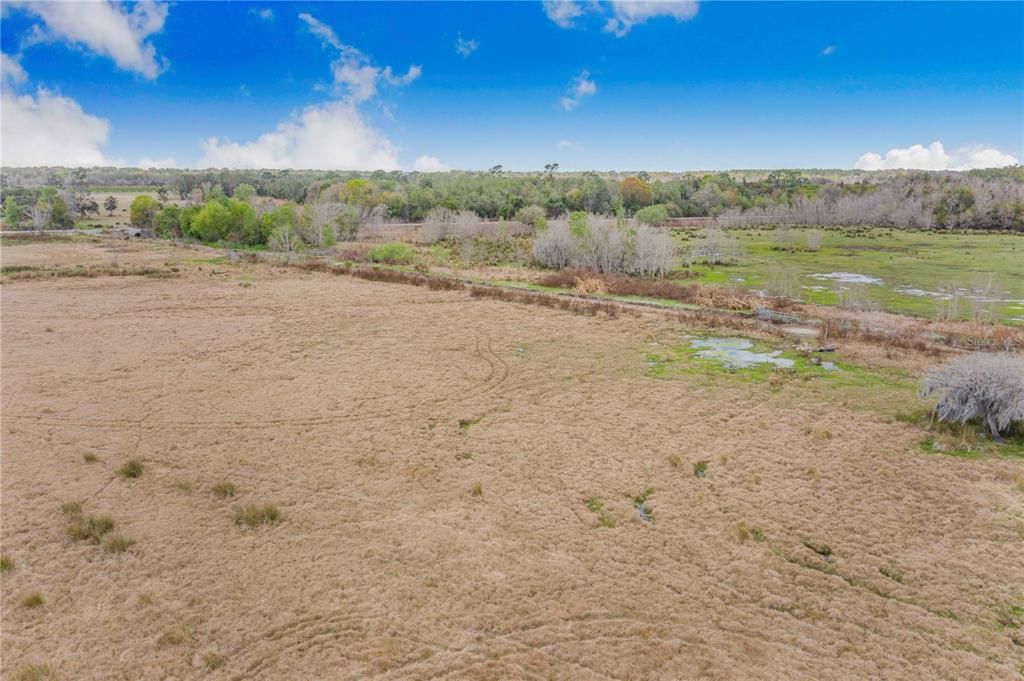 На продажу: $1,100,000 (52.52 acres)