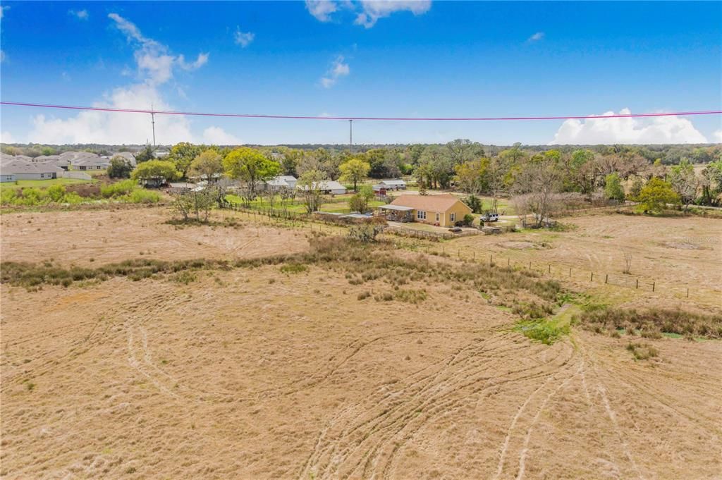 На продажу: $1,100,000 (52.52 acres)