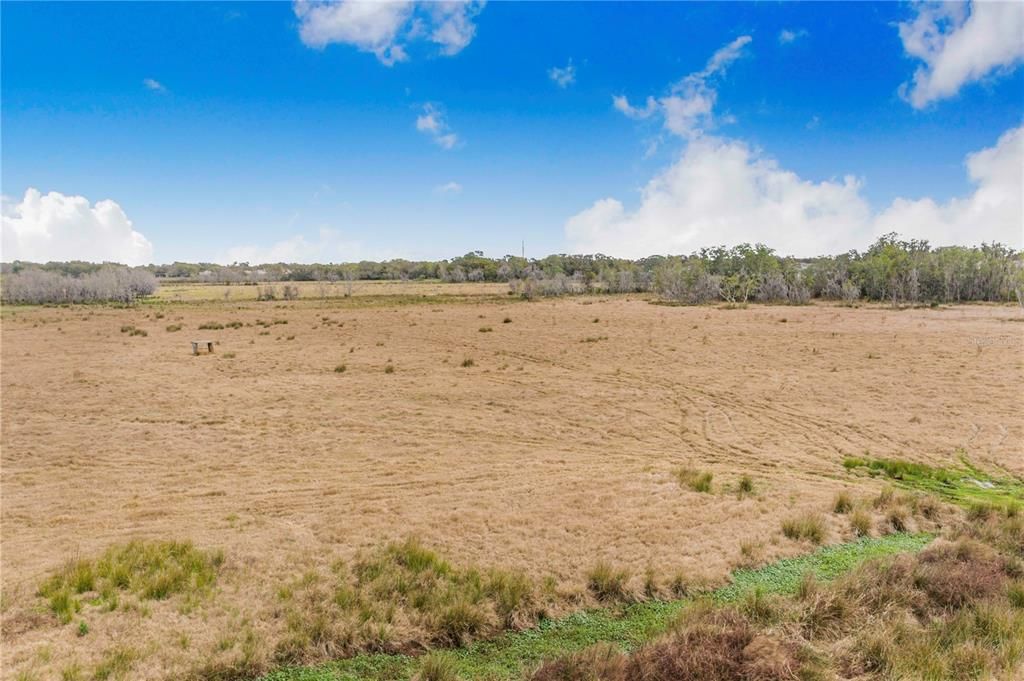 На продажу: $1,100,000 (52.52 acres)