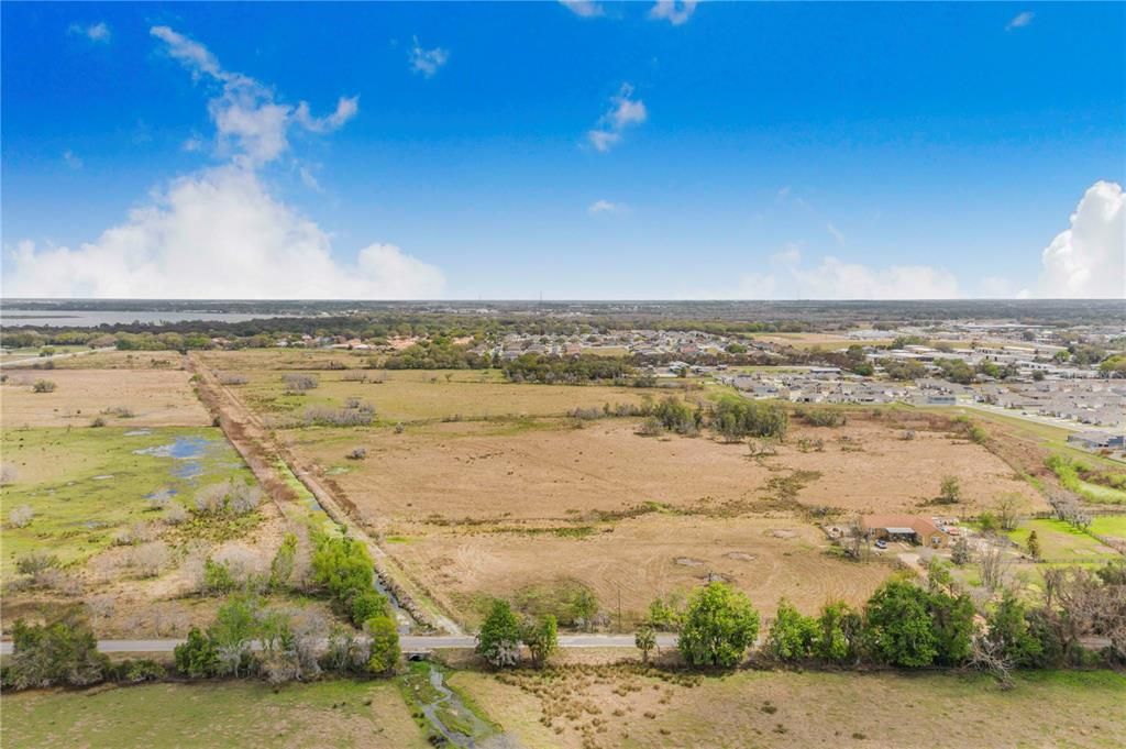 На продажу: $1,100,000 (52.52 acres)