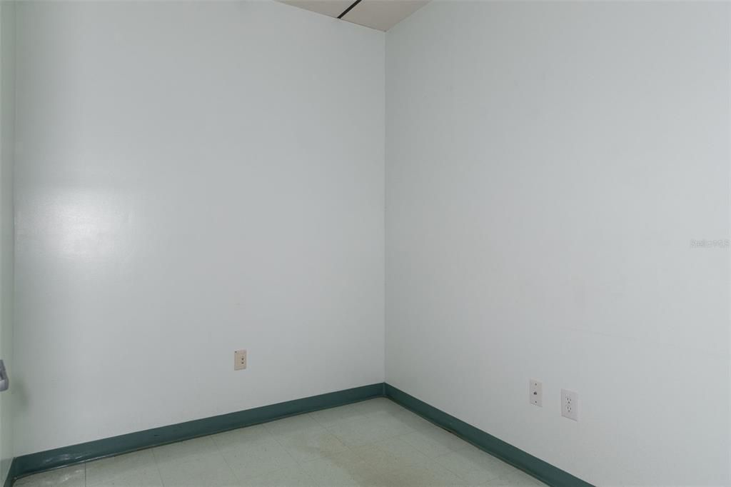 На продажу: $27,200 (0 спален, 0 ванн, 1600 Квадратных фут)