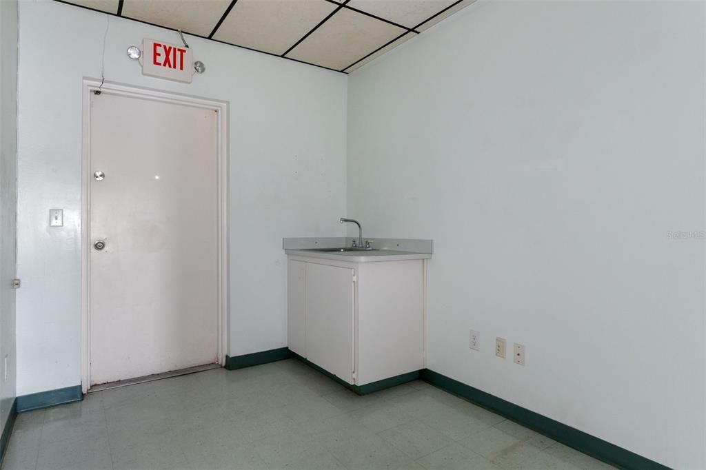 На продажу: $27,200 (0 спален, 0 ванн, 1600 Квадратных фут)