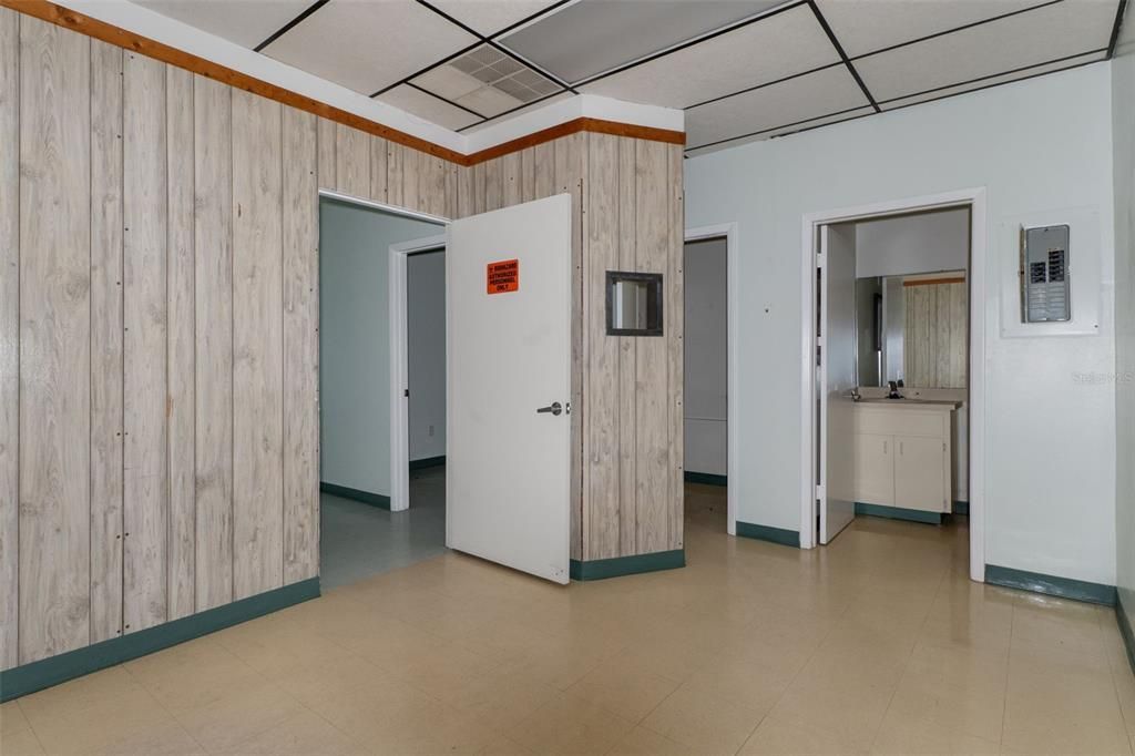 На продажу: $27,200 (0 спален, 0 ванн, 1600 Квадратных фут)