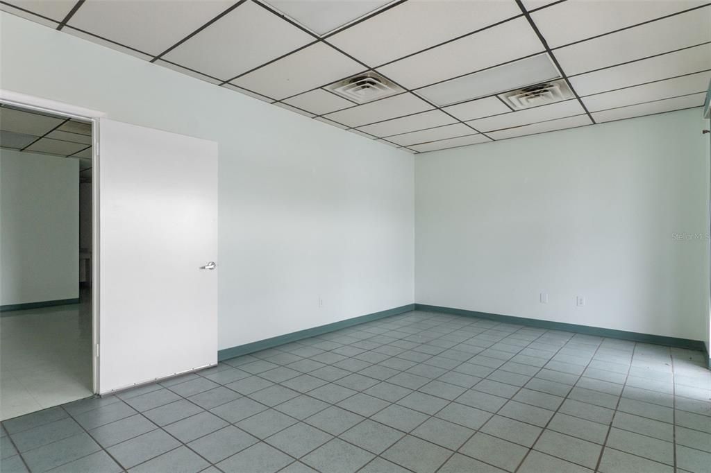 На продажу: $27,200 (0 спален, 0 ванн, 1600 Квадратных фут)