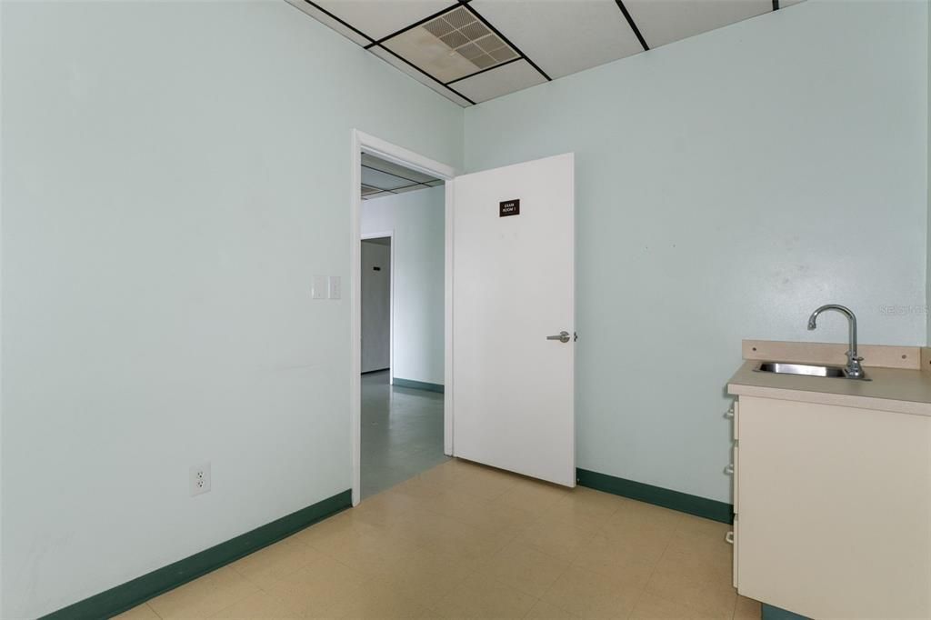 На продажу: $27,200 (0 спален, 0 ванн, 1600 Квадратных фут)