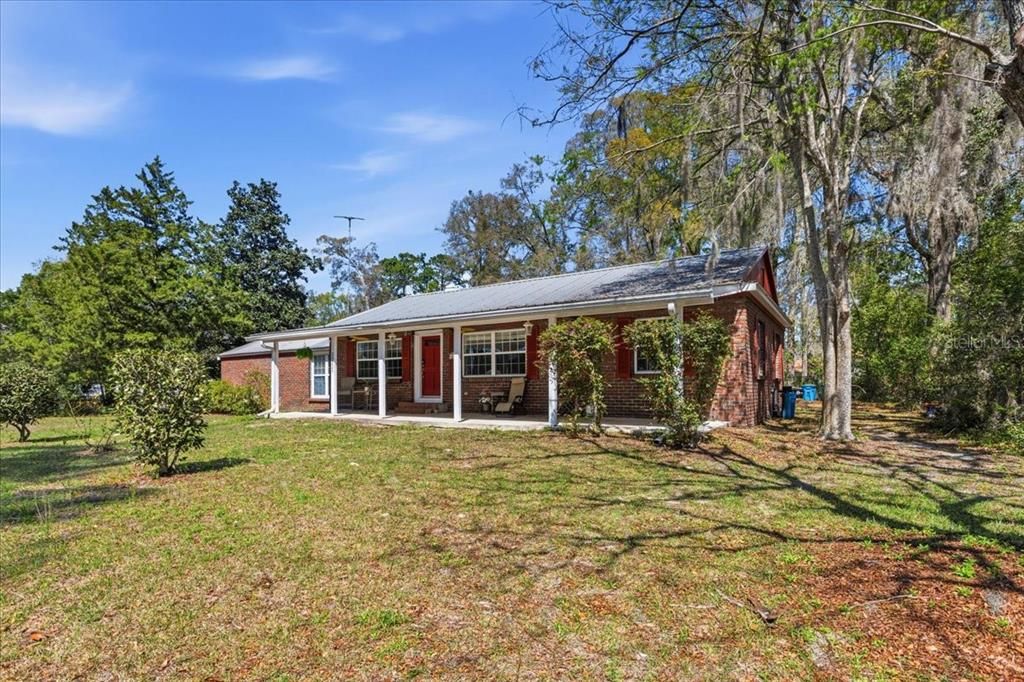 For Sale: $298,500 (3 beds, 3 baths, 1944 Square Feet)