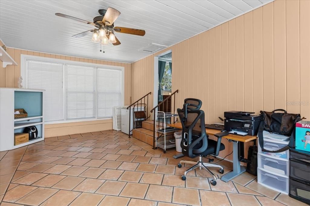 For Sale: $298,500 (3 beds, 3 baths, 1944 Square Feet)