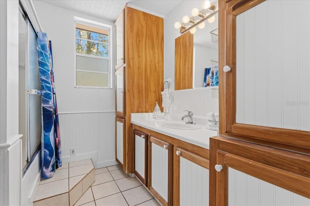 For Sale: $298,500 (3 beds, 3 baths, 1944 Square Feet)