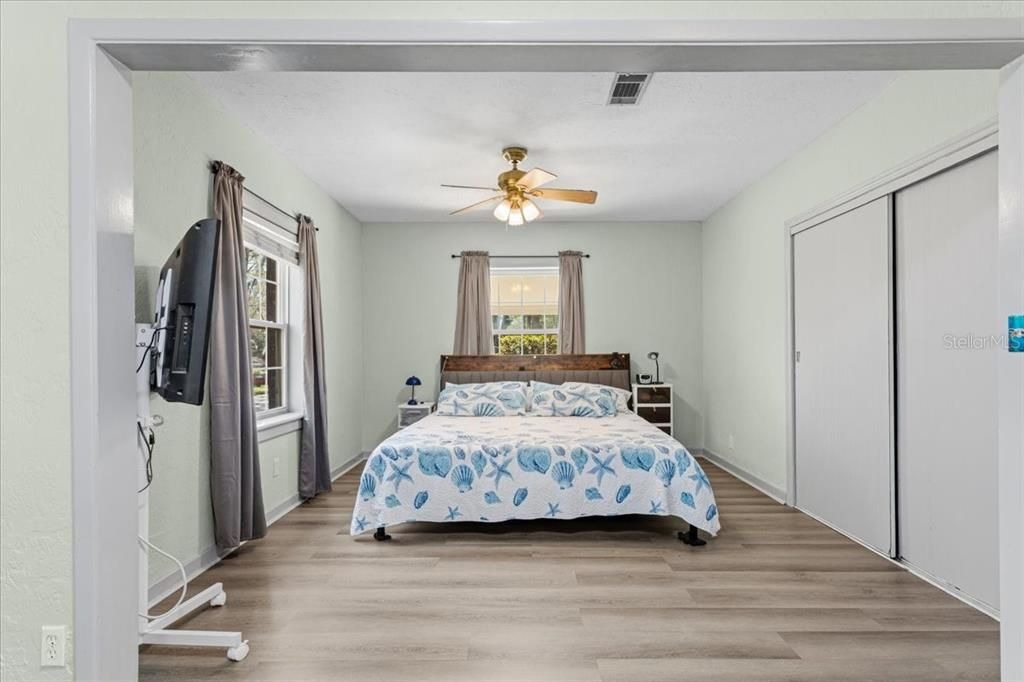 For Sale: $298,500 (3 beds, 3 baths, 1944 Square Feet)