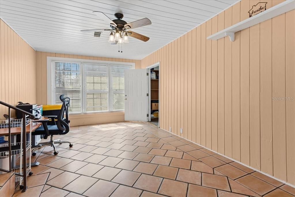 For Sale: $298,500 (3 beds, 3 baths, 1944 Square Feet)