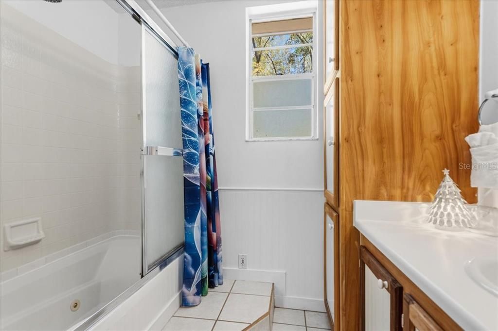 For Sale: $298,500 (3 beds, 3 baths, 1944 Square Feet)