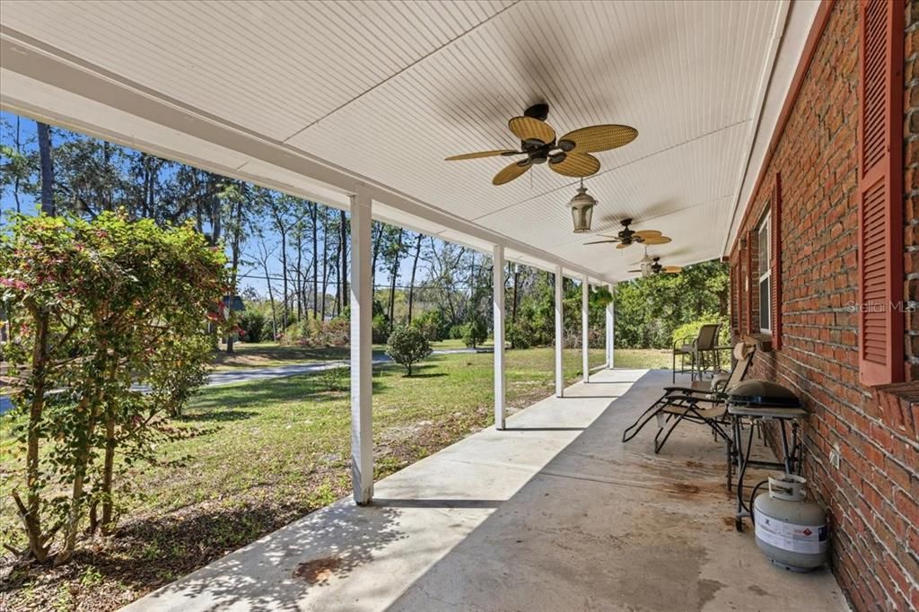 For Sale: $298,500 (3 beds, 3 baths, 1944 Square Feet)