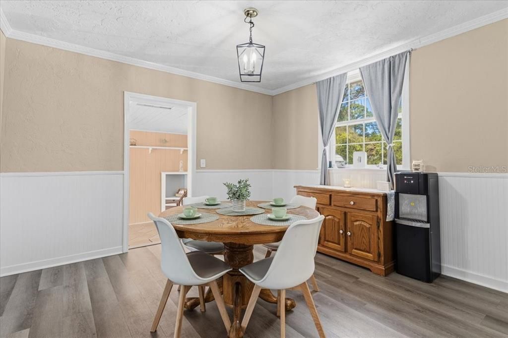 For Sale: $298,500 (3 beds, 3 baths, 1944 Square Feet)
