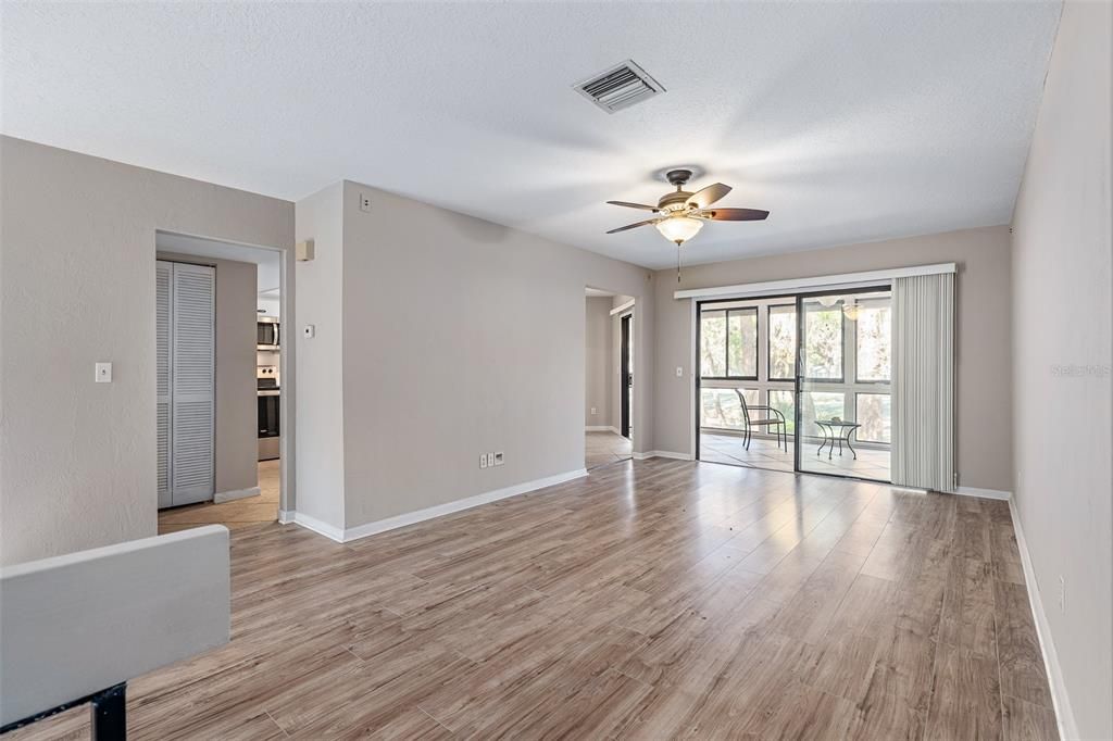 For Sale: $174,900 (2 beds, 2 baths, 1177 Square Feet)
