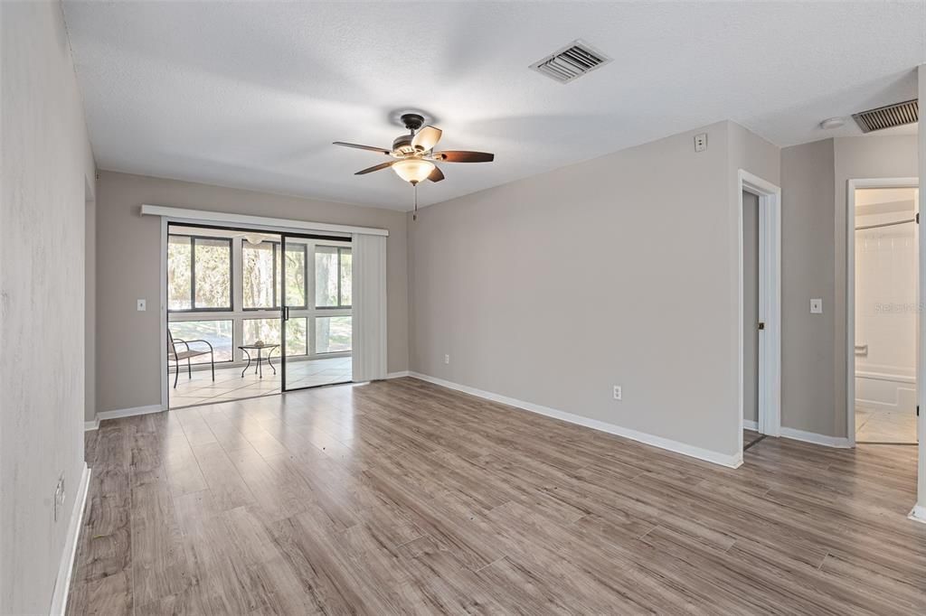 For Sale: $174,900 (2 beds, 2 baths, 1177 Square Feet)