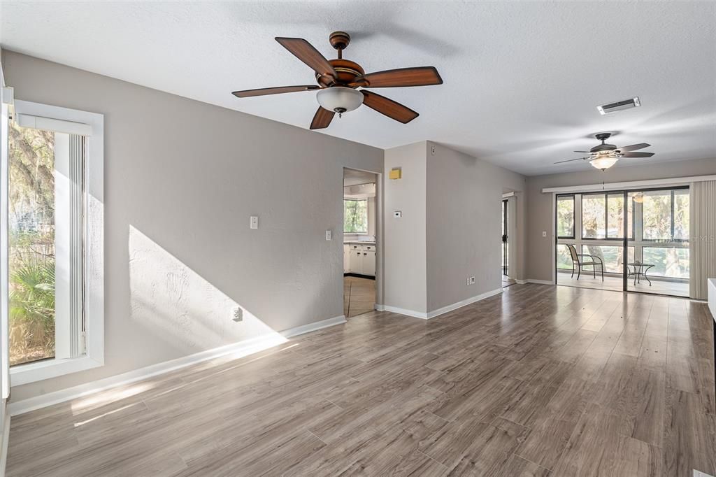 For Sale: $174,900 (2 beds, 2 baths, 1177 Square Feet)