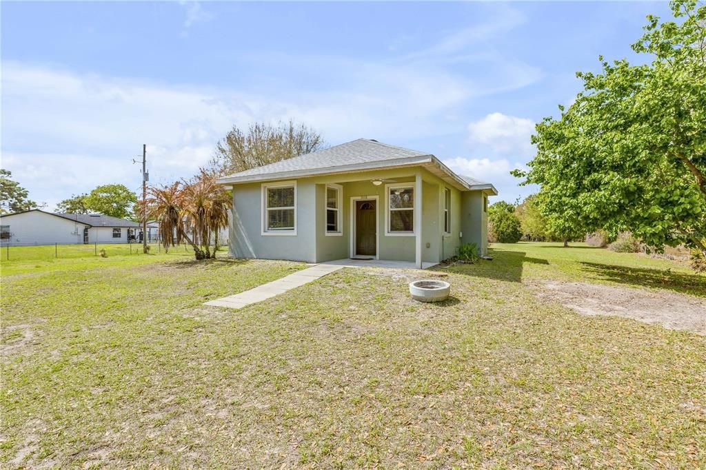 Activo con contrato: $449,000 (3 camas, 2 baños, 1092 Pies cuadrados)