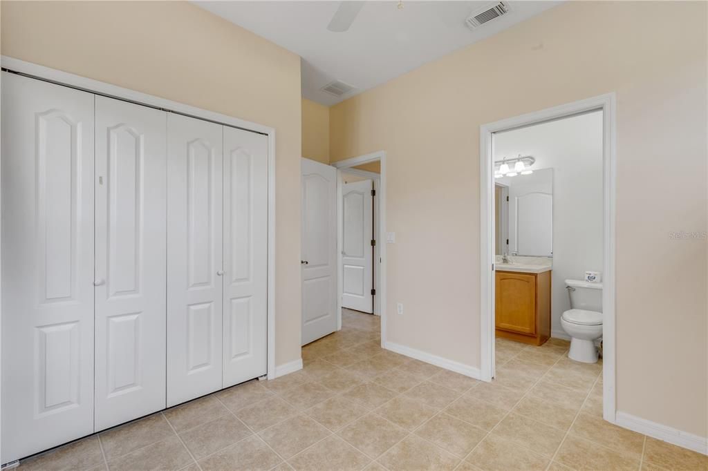 Activo con contrato: $449,000 (3 camas, 2 baños, 1092 Pies cuadrados)