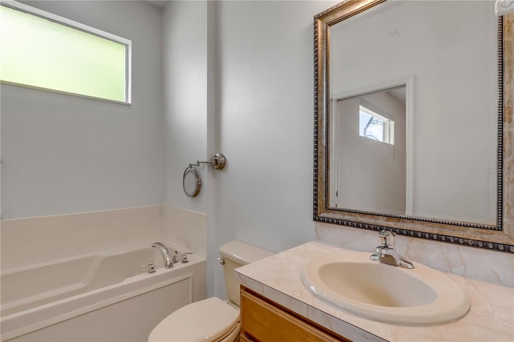 Activo con contrato: $449,000 (3 camas, 2 baños, 1092 Pies cuadrados)