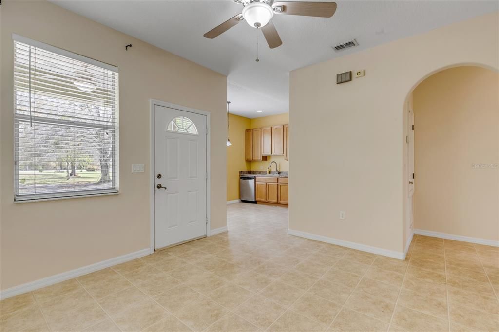 Activo con contrato: $449,000 (3 camas, 2 baños, 1092 Pies cuadrados)