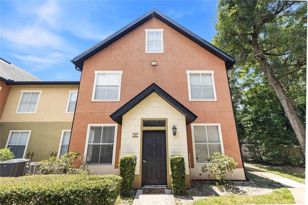 Activo con contrato: $199,900 (2 camas, 2 baños, 1077 Pies cuadrados)