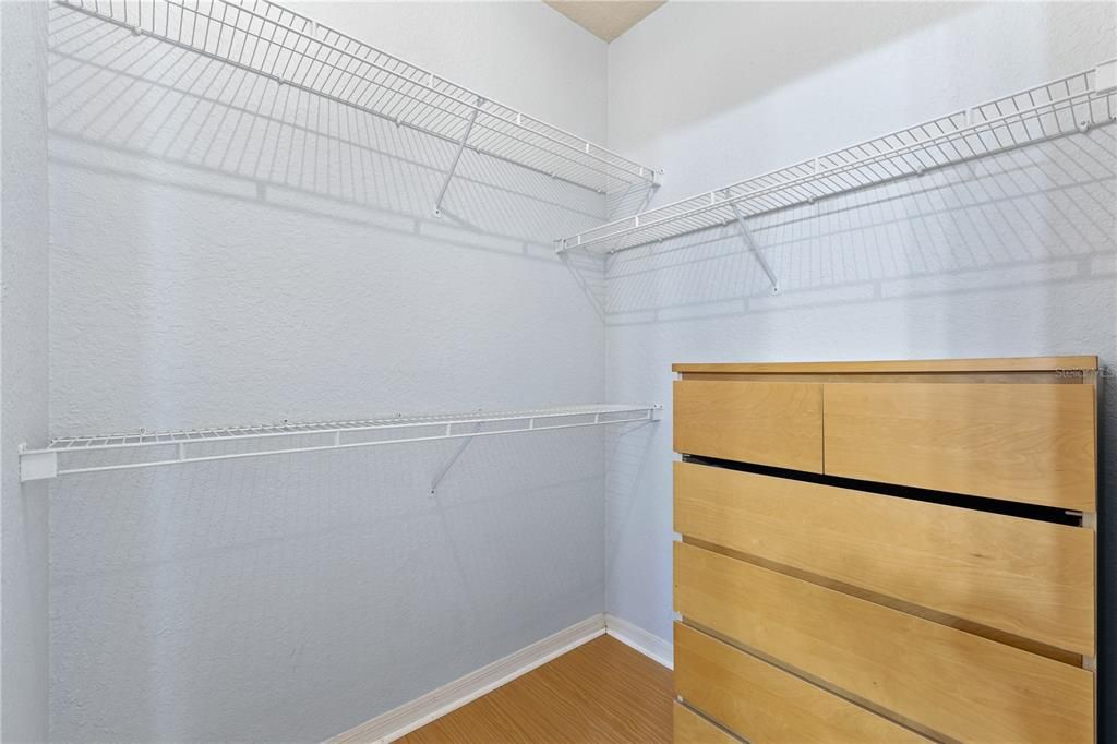 Activo con contrato: $199,900 (2 camas, 2 baños, 1077 Pies cuadrados)