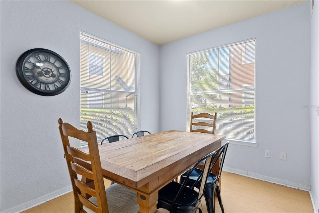 Activo con contrato: $199,900 (2 camas, 2 baños, 1077 Pies cuadrados)