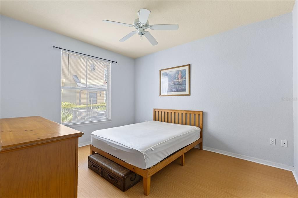 Activo con contrato: $199,900 (2 camas, 2 baños, 1077 Pies cuadrados)