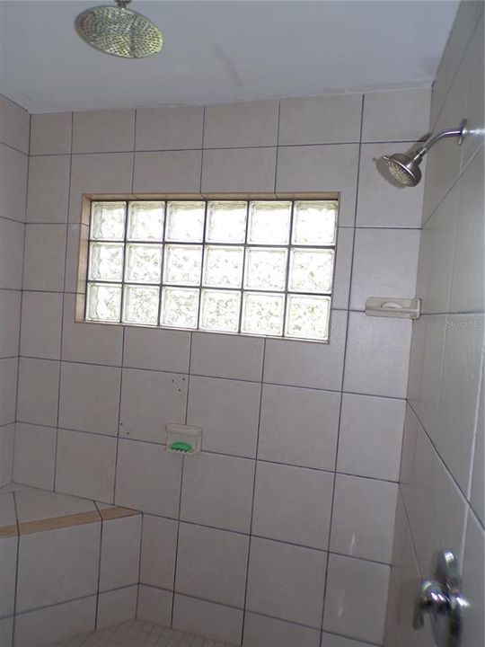 En Renta: $4,000 (5 camas, 3 baños, 2615 Pies cuadrados)