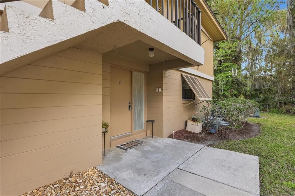 For Sale: $172,000 (2 beds, 2 baths, 897 Square Feet)