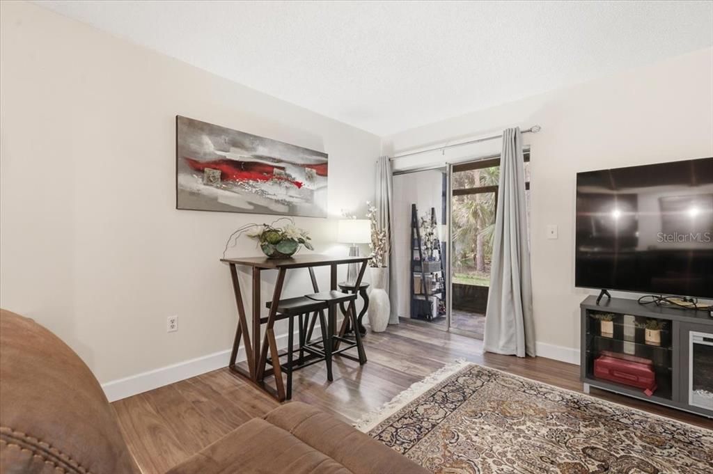 For Sale: $172,000 (2 beds, 2 baths, 897 Square Feet)