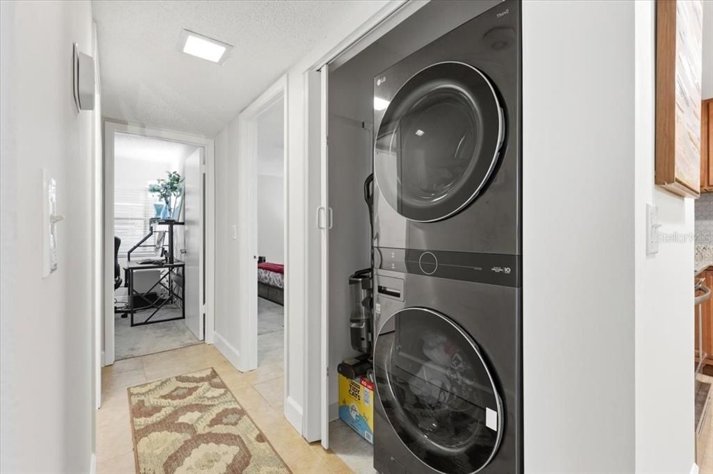 For Sale: $172,000 (2 beds, 2 baths, 897 Square Feet)