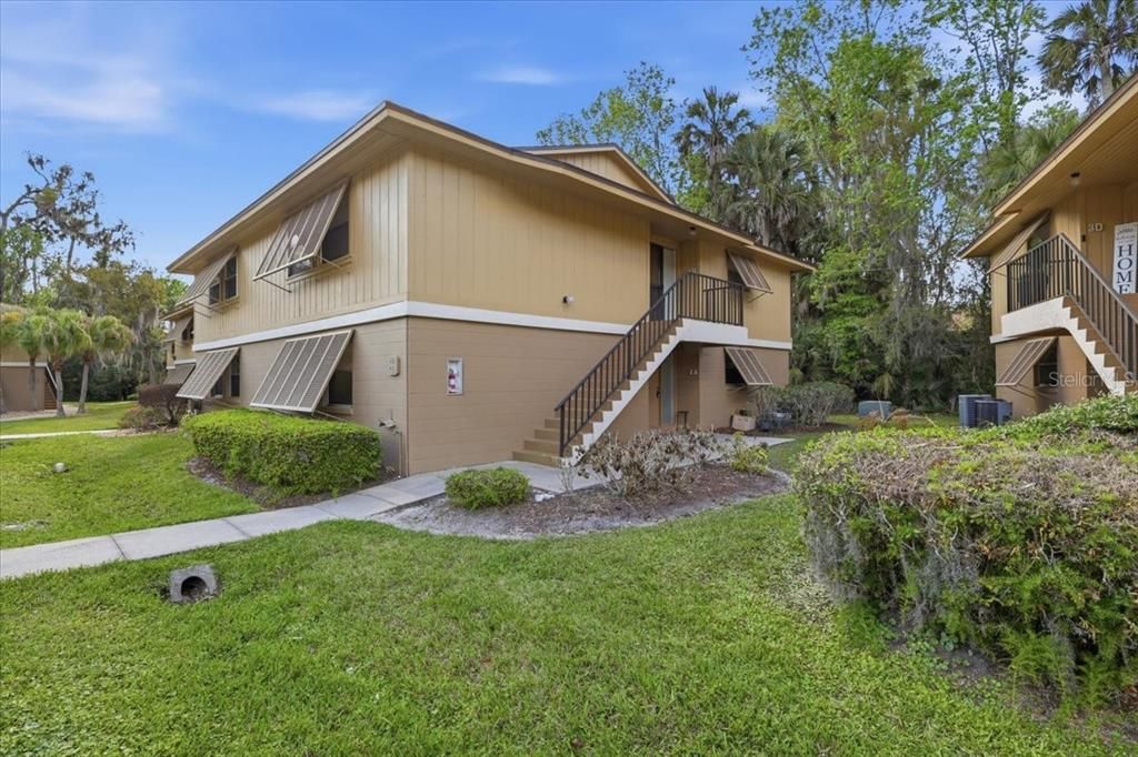 For Sale: $172,000 (2 beds, 2 baths, 897 Square Feet)