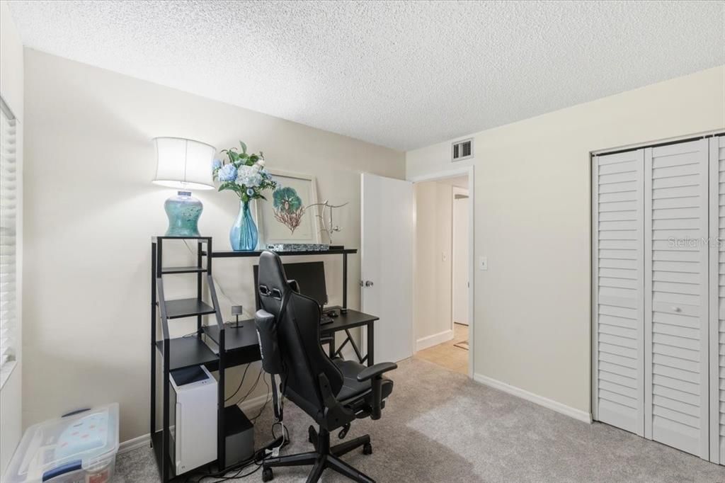 For Sale: $172,000 (2 beds, 2 baths, 897 Square Feet)