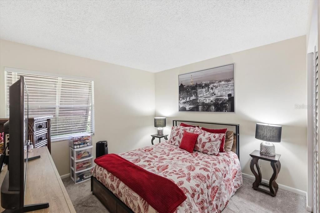 For Sale: $172,000 (2 beds, 2 baths, 897 Square Feet)