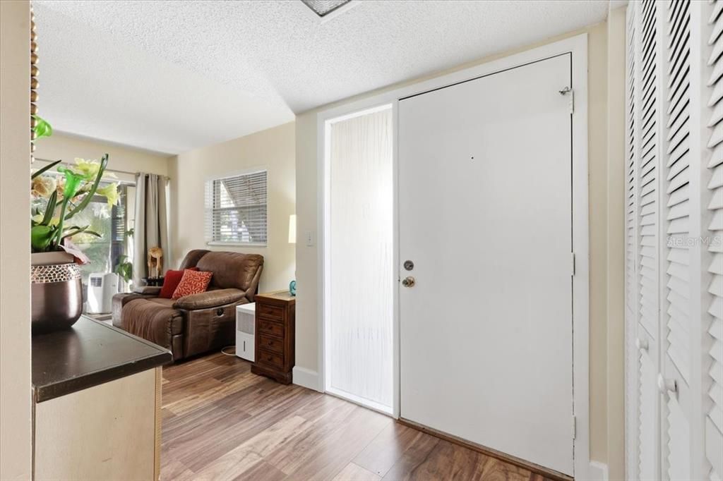 For Sale: $172,000 (2 beds, 2 baths, 897 Square Feet)