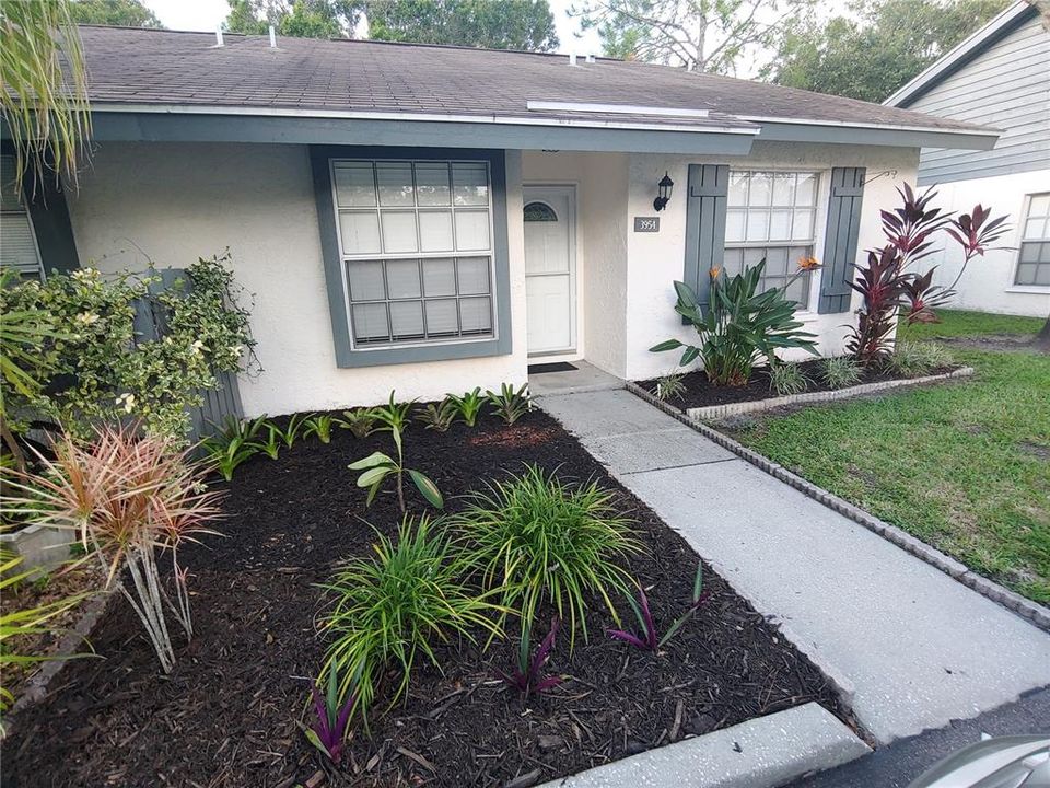 合同活跃: $1,975 (2 贝兹, 2 浴室, 1036 平方英尺)