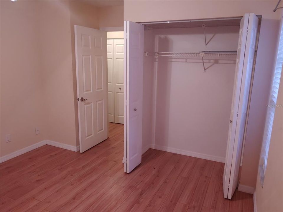 合同活跃: $1,975 (2 贝兹, 2 浴室, 1036 平方英尺)