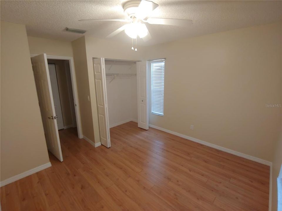 合同活跃: $1,975 (2 贝兹, 2 浴室, 1036 平方英尺)