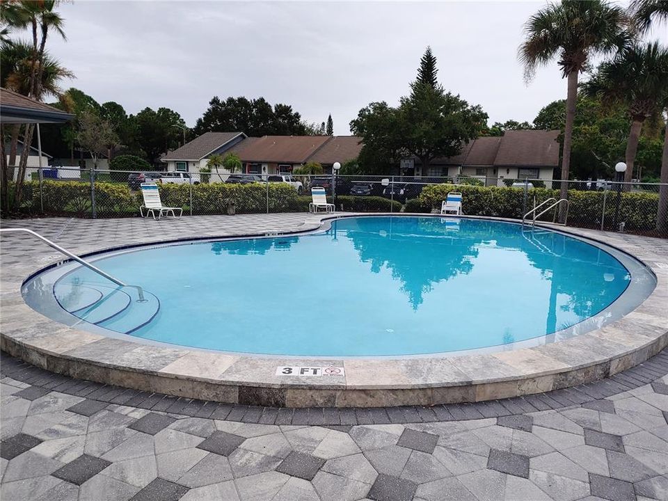 合同活跃: $1,975 (2 贝兹, 2 浴室, 1036 平方英尺)