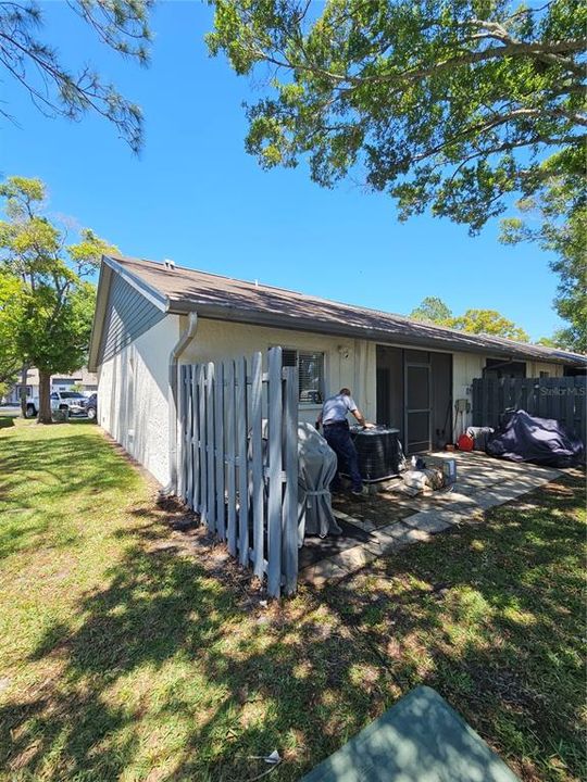 合同活跃: $1,975 (2 贝兹, 2 浴室, 1036 平方英尺)