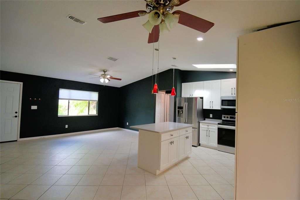 For Sale: $268,000 (3 beds, 2 baths, 1068 Square Feet)