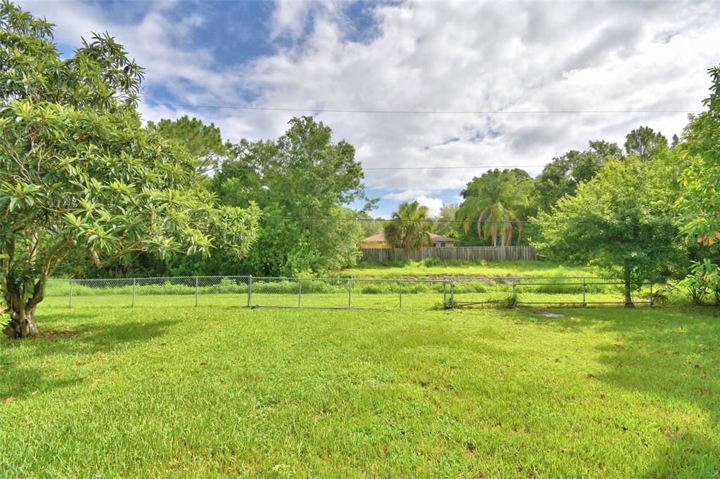For Sale: $268,000 (3 beds, 2 baths, 1068 Square Feet)
