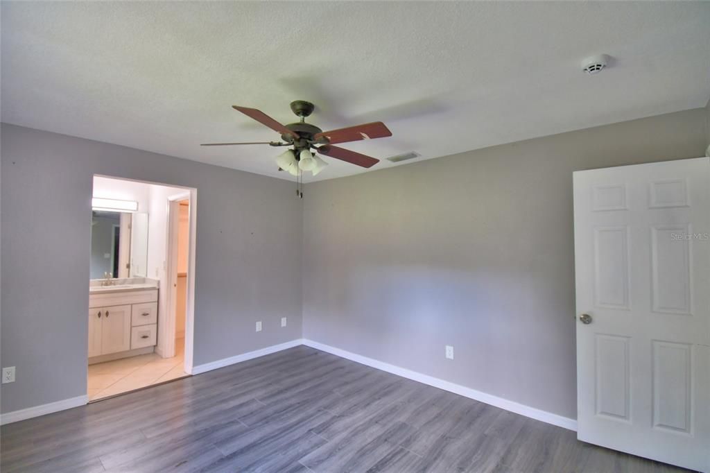 For Sale: $268,000 (3 beds, 2 baths, 1068 Square Feet)
