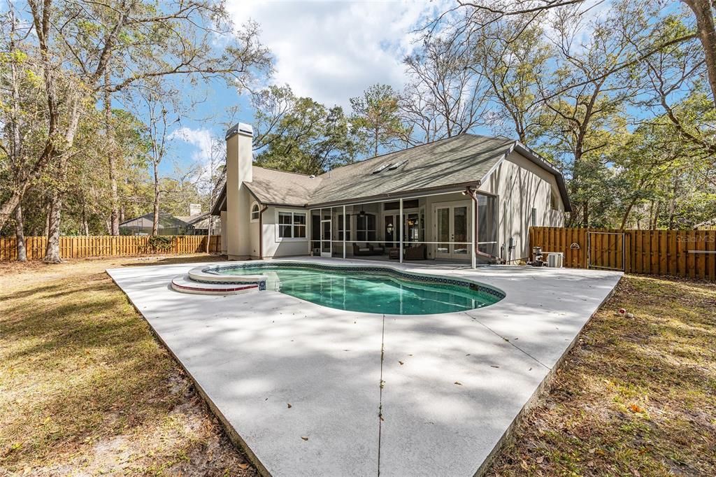 Activo con contrato: $559,000 (4 camas, 2 baños, 2330 Pies cuadrados)